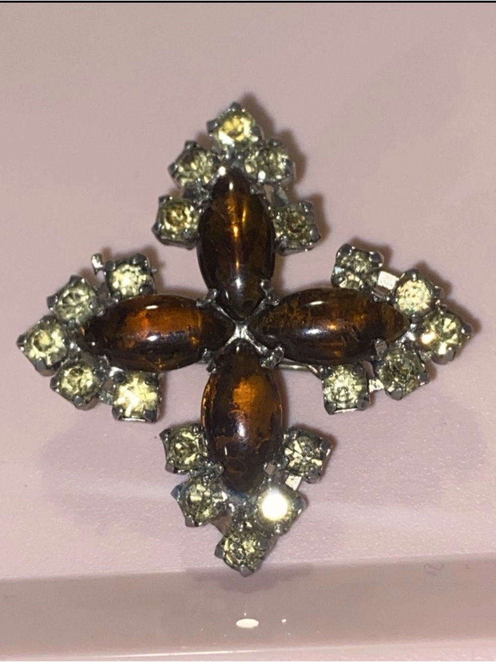 Beautiful Vintage Rhinestone Brooch